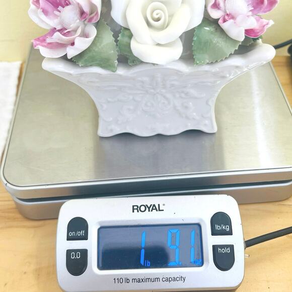 Porcelain Hand Painted Flower Bouquet Music Box Edelweiss Sound of Music 80085 - Picture 8 of 10